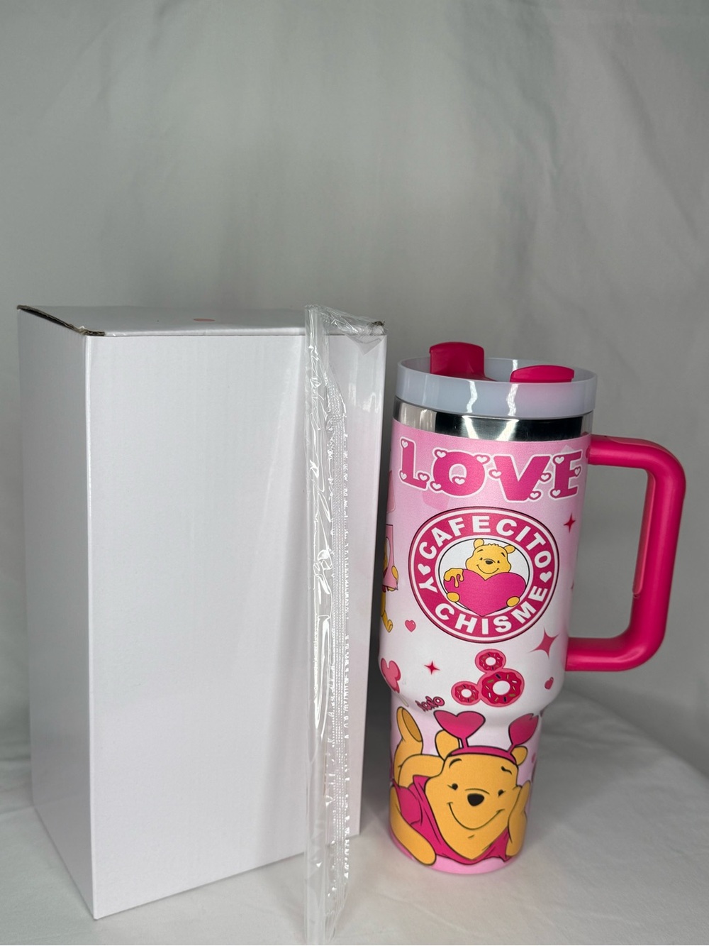 Brand New Winnie the Pooh "Cafecito y Chisme"
40oz Tumbler with Handle